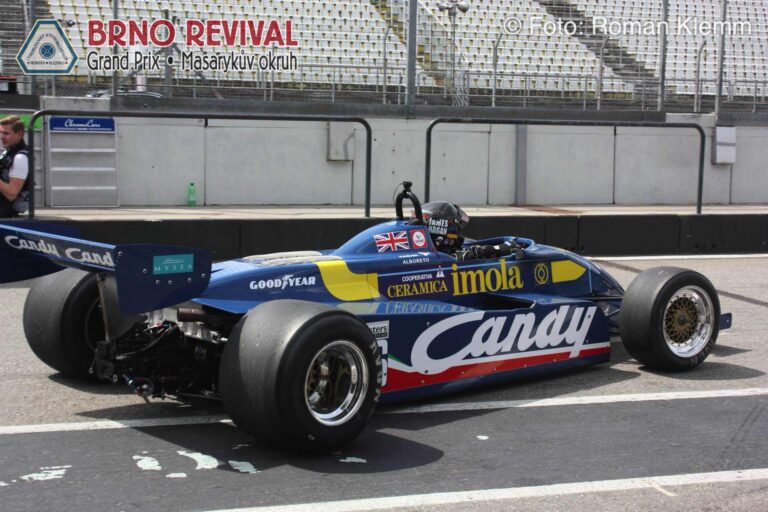 Formule 1 Masters v Brands Hatchi: Dvakrát Wrigley a jeho Tyrrell 011